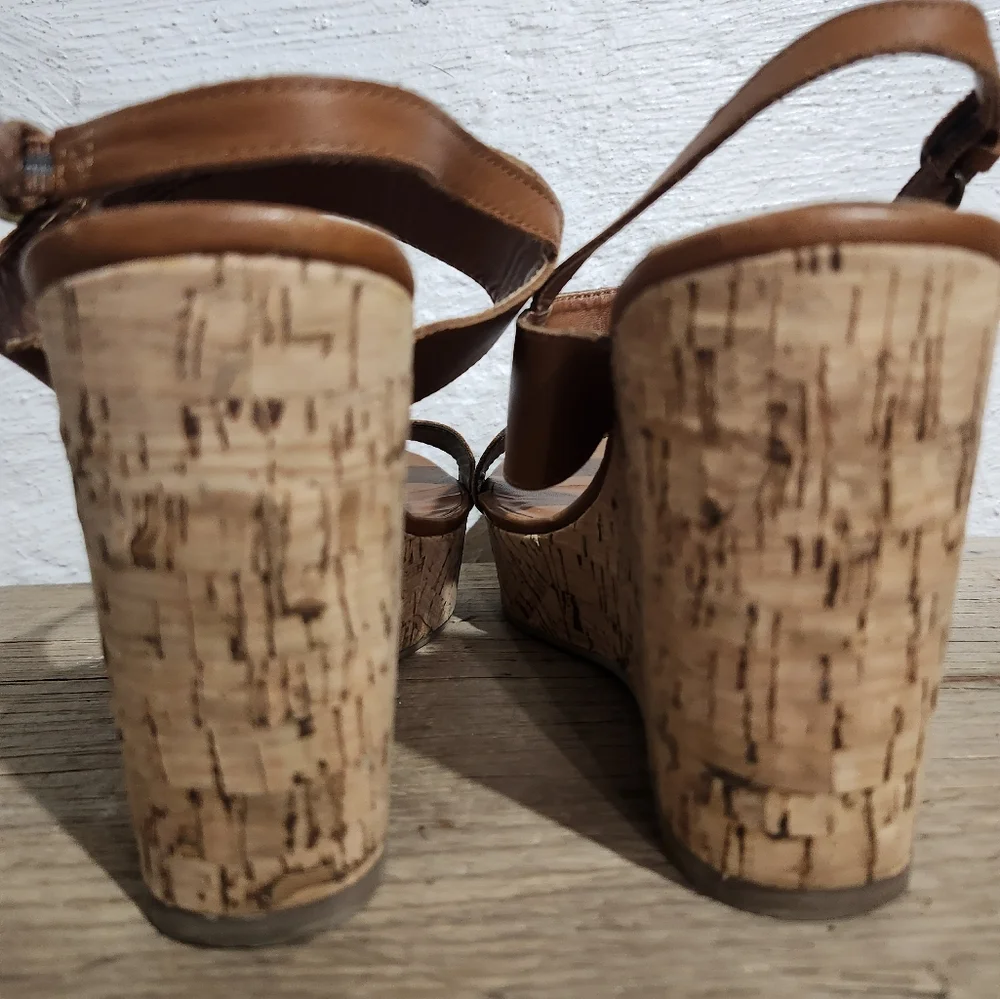 Gap Women's‎ Brown and Gold Wedge Sandals size 10
